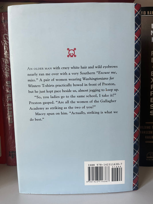 Don't Judge a Girl by Her Cover (Gallagher Girls, 3)