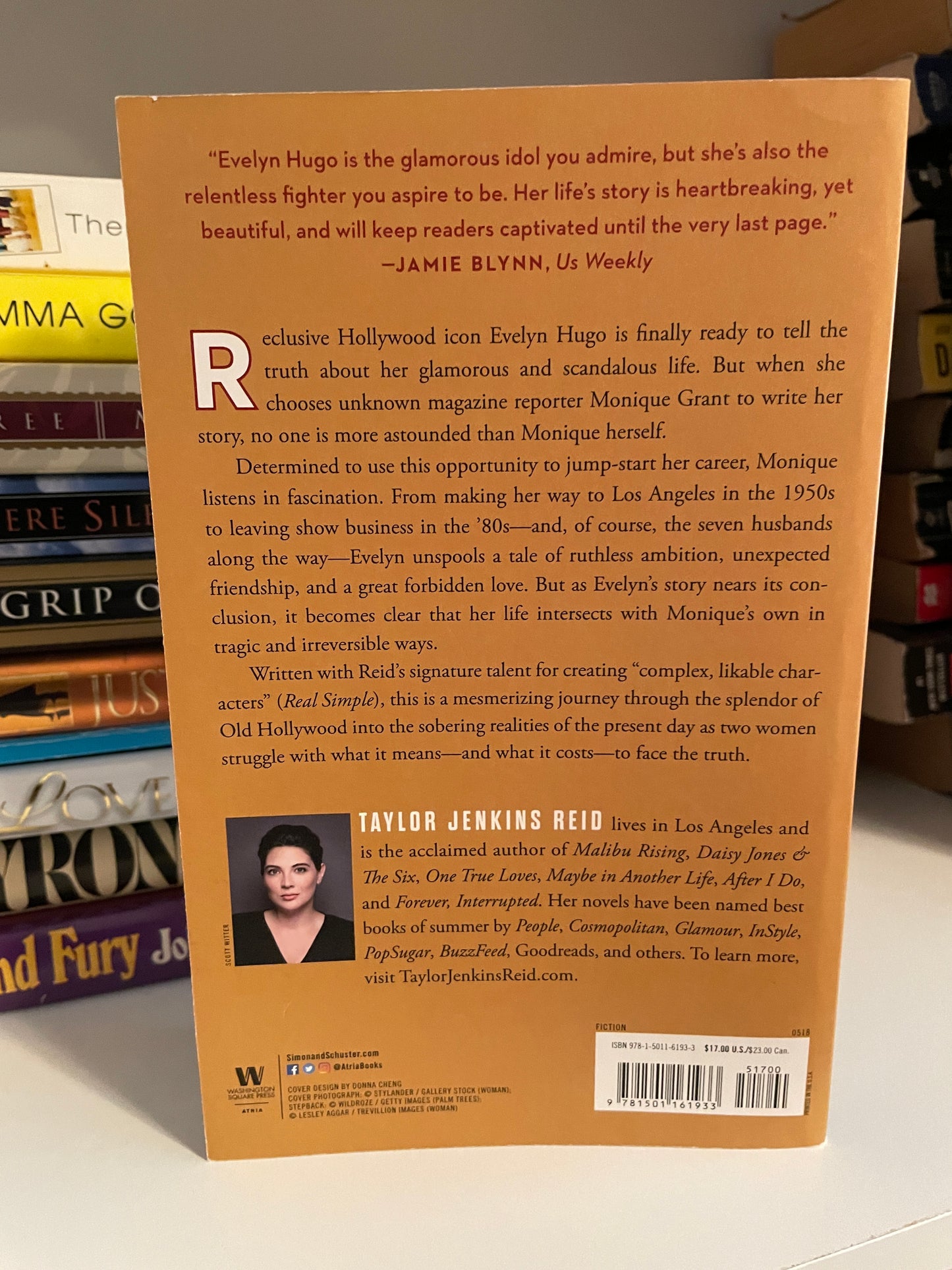 The Seven Husbands of Evelyn Hugo: A Novel