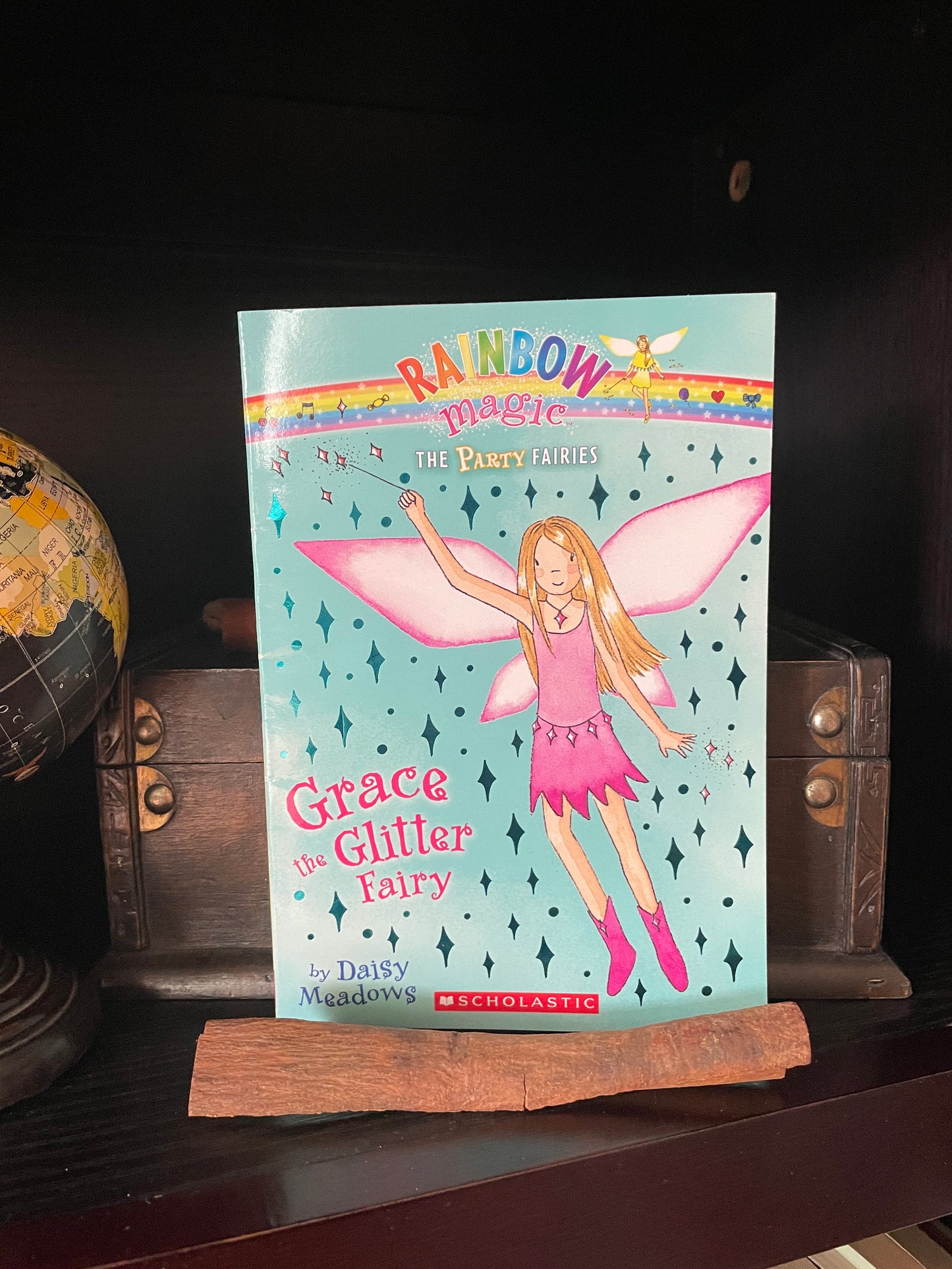 Grace the Glitter Fairy (Rainbow Magic: Party Fairies #3) - The Aged Page