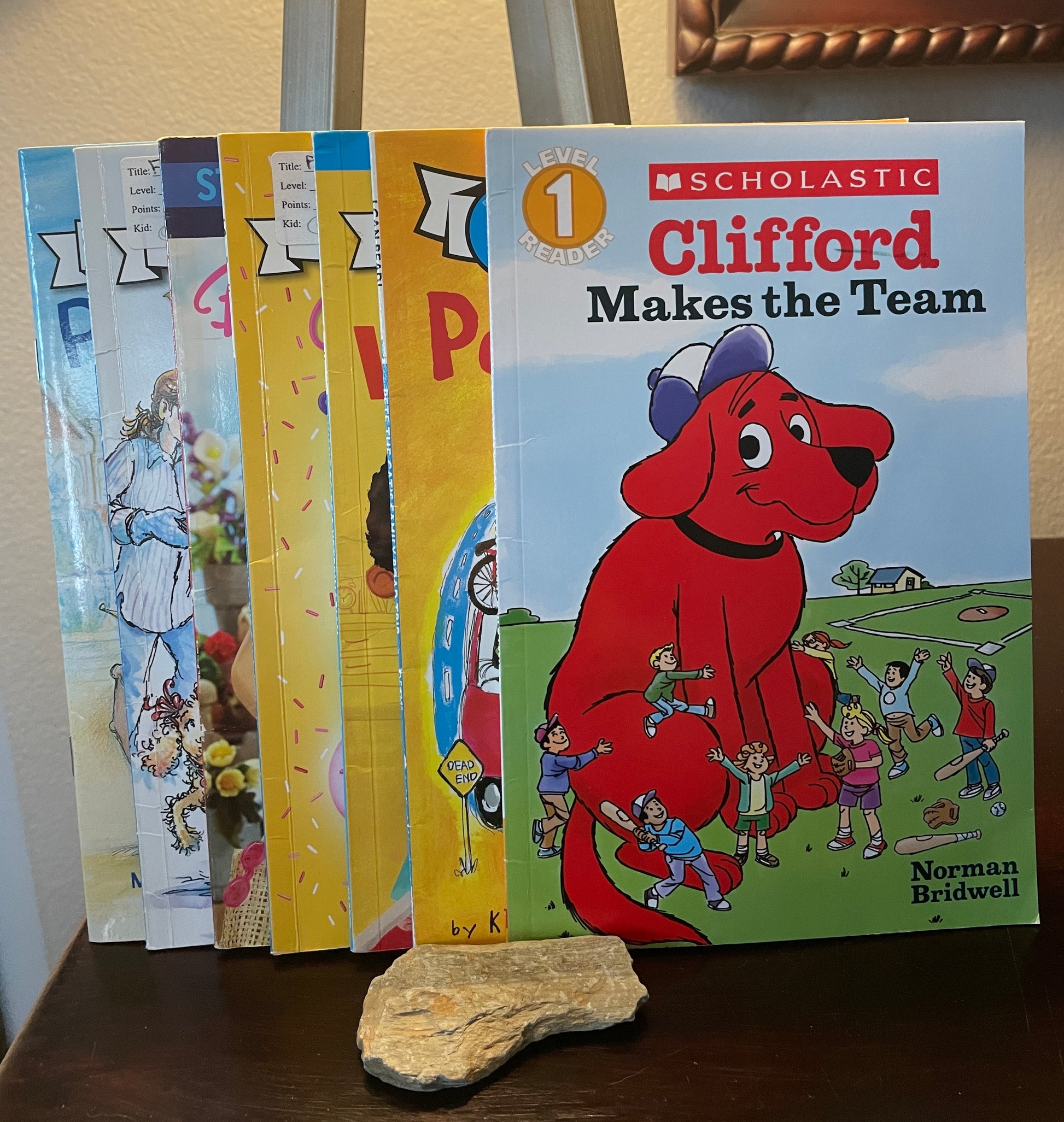 Clifford Makes the Team (Scholastic Reader, Level 1) - The Aged Page