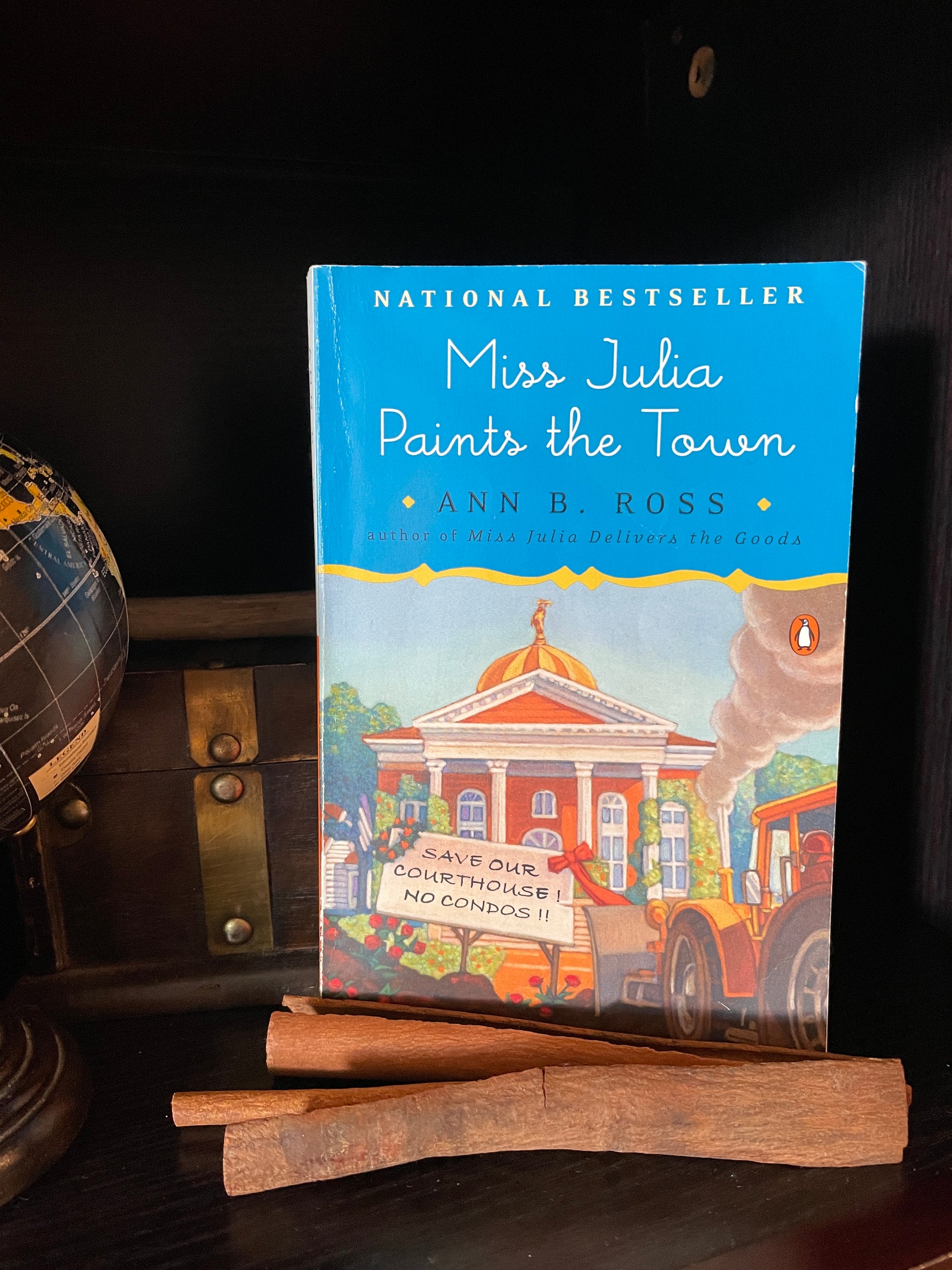 Miss Julia Paints the Town (Miss Julia #9) - The Aged Page