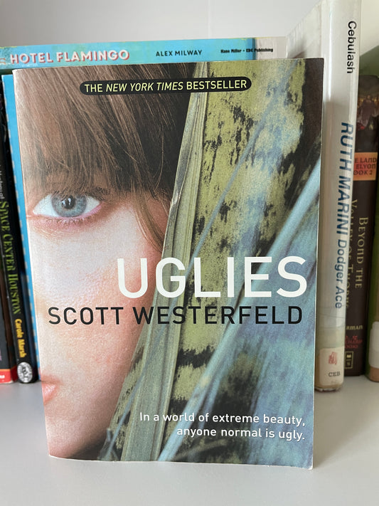 Uglies (Uglies Trilogy, Book 1)