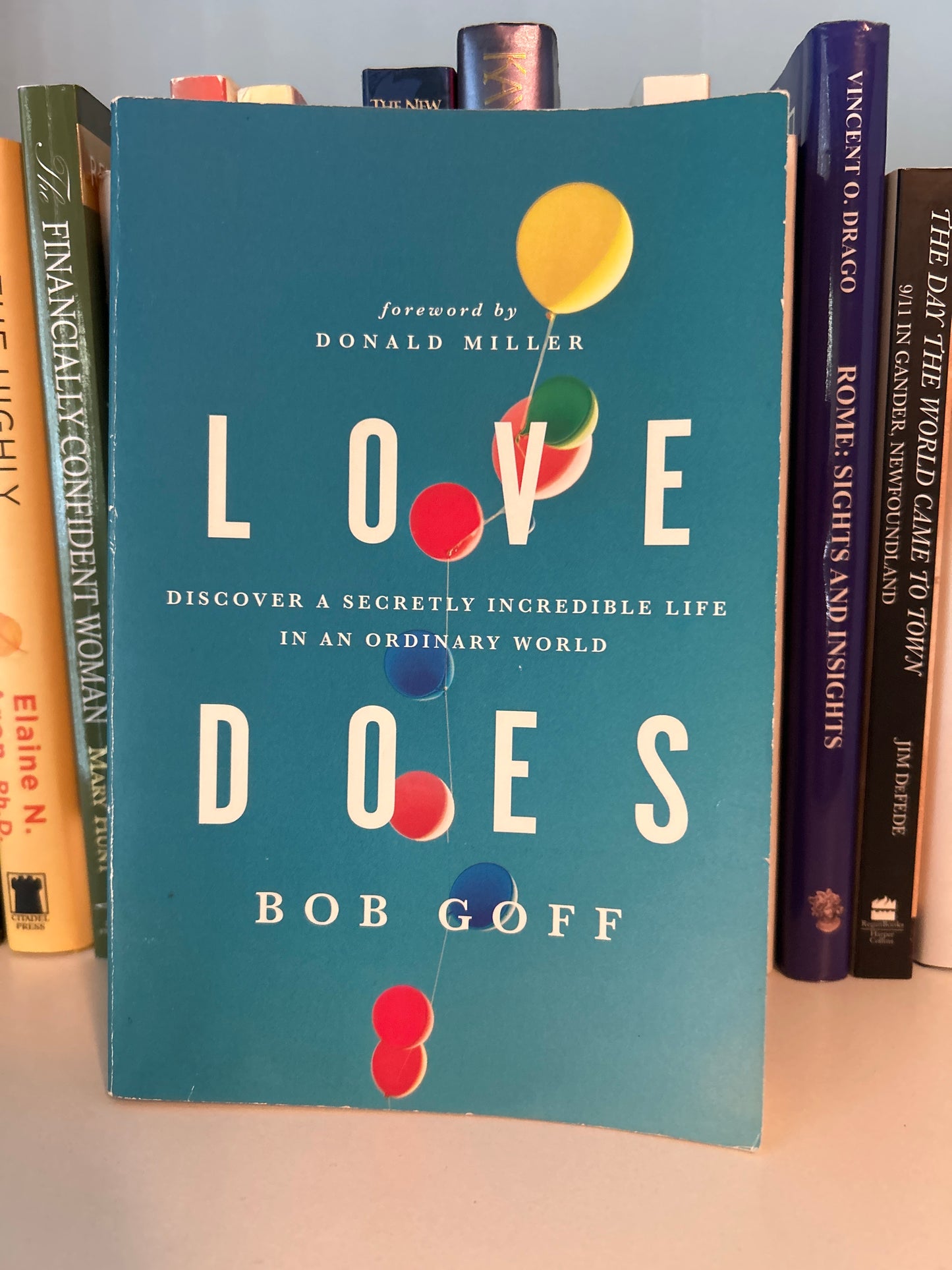 Love Does: Discover a Secretly Incredible Life in an Ordinary World