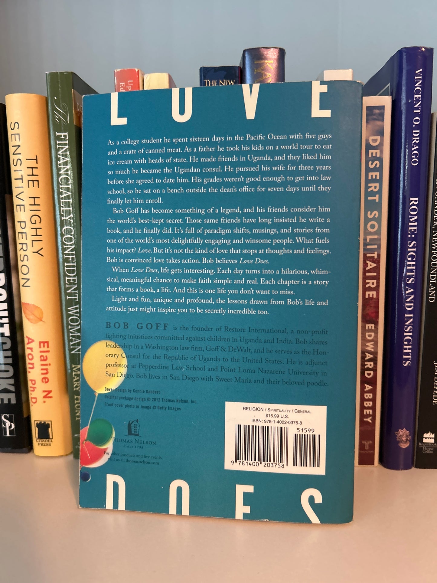 Love Does: Discover a Secretly Incredible Life in an Ordinary World