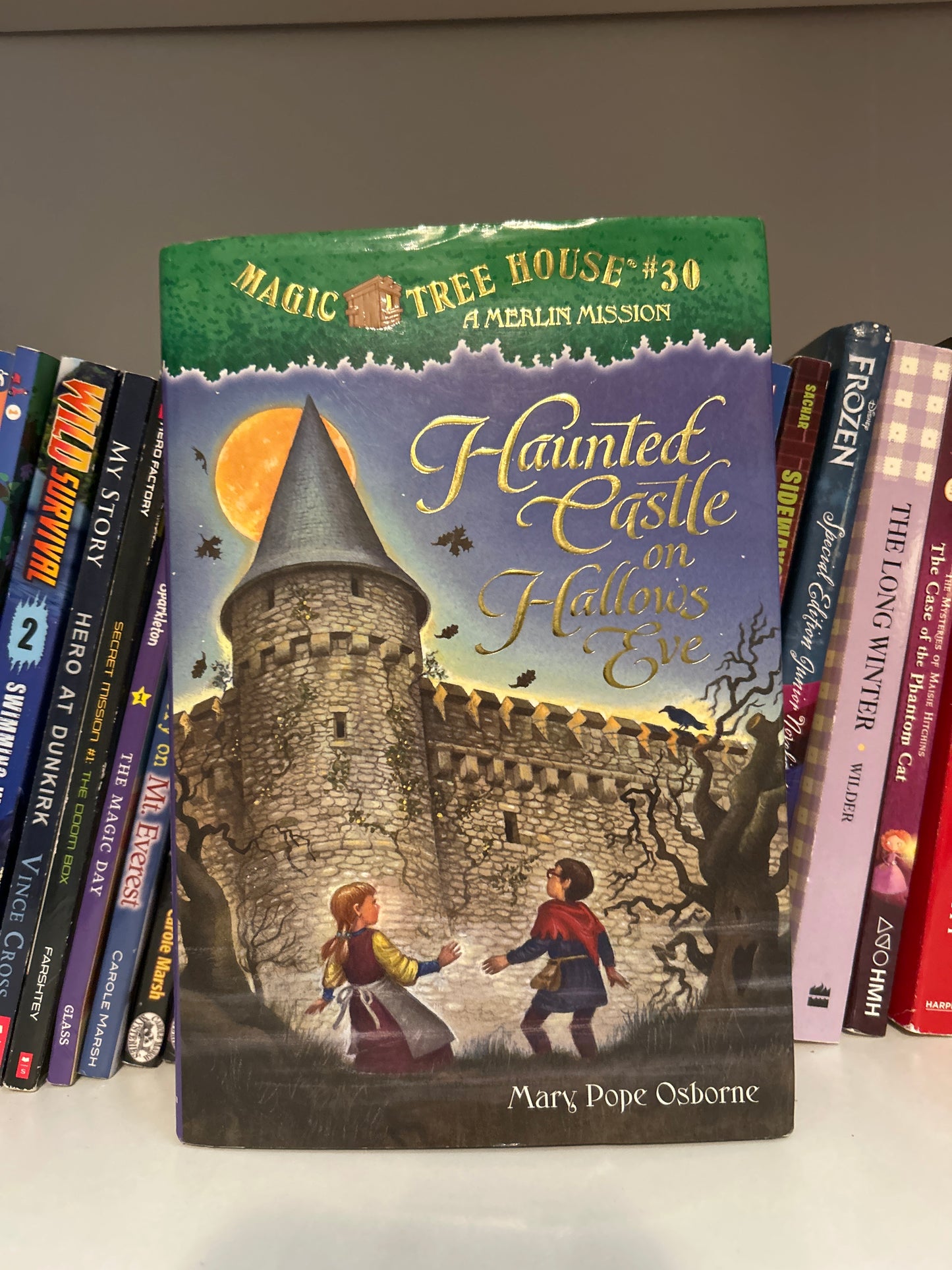 Haunted Castle on Hallow's Eve (Magic Tree House, 30)