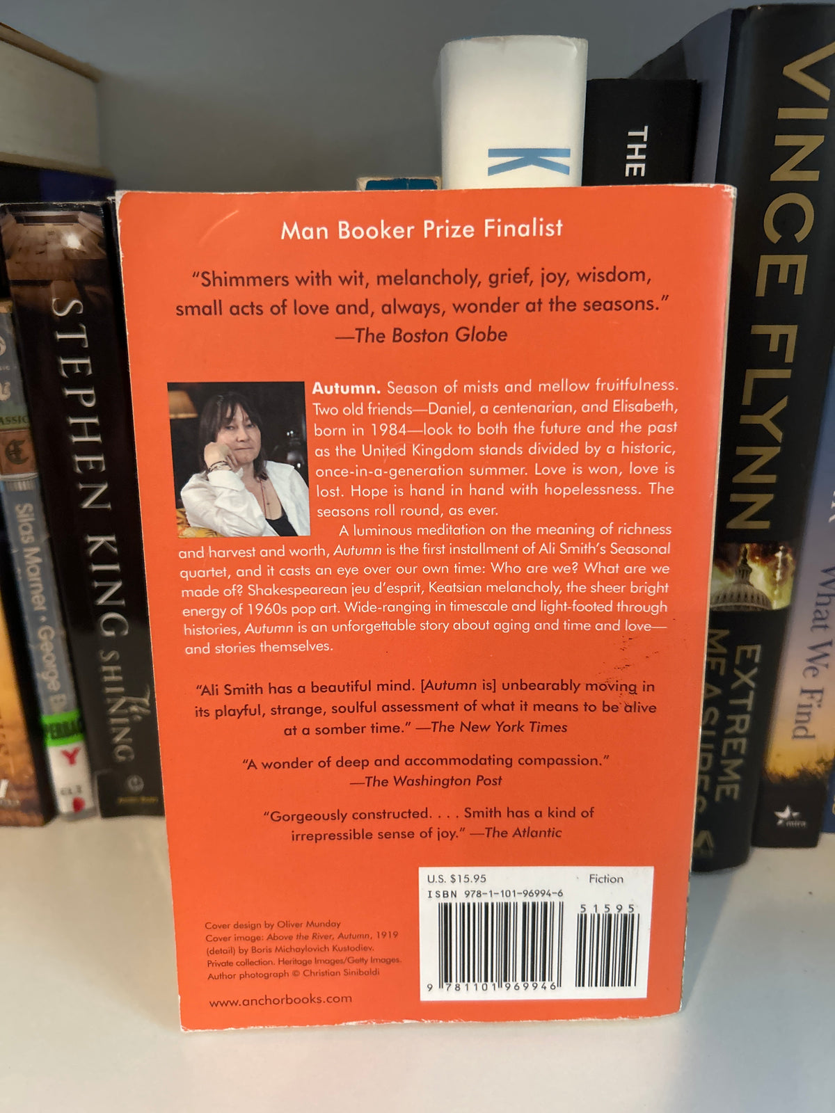 Autumn: A Novel (Seasonal Quartet)