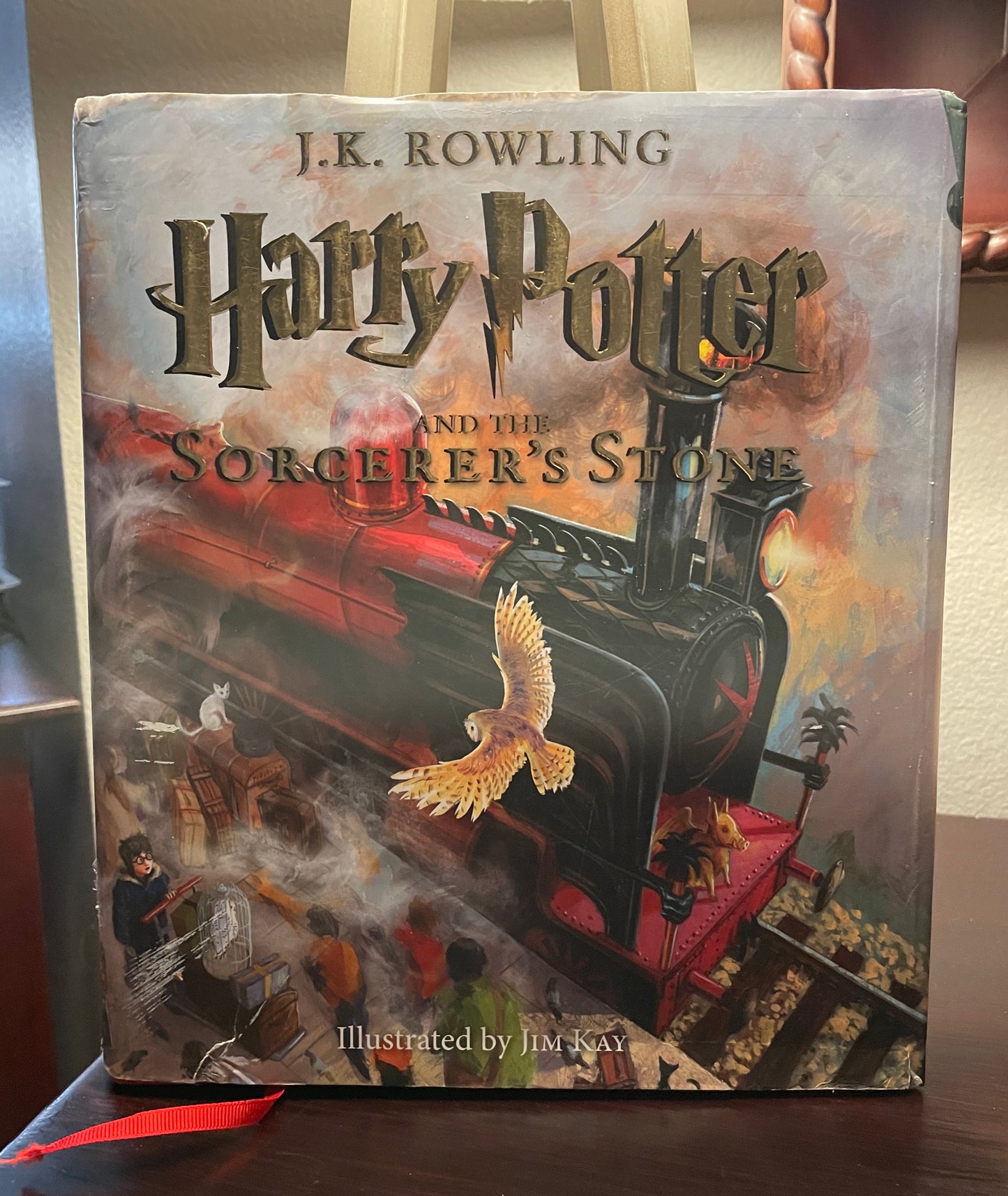 Harry Potter and the Sorcerer's Stone: The Illustrated Edition (Harry Potter, Book 1)