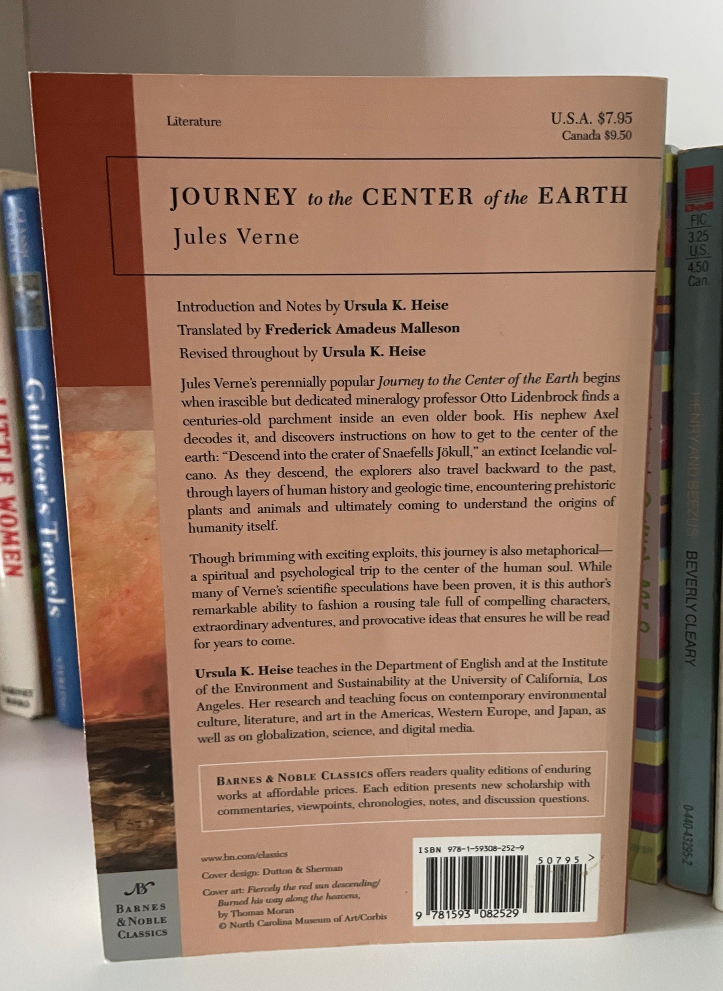 Journey to the Center of the Earth (Barnes & Noble Classics Series)