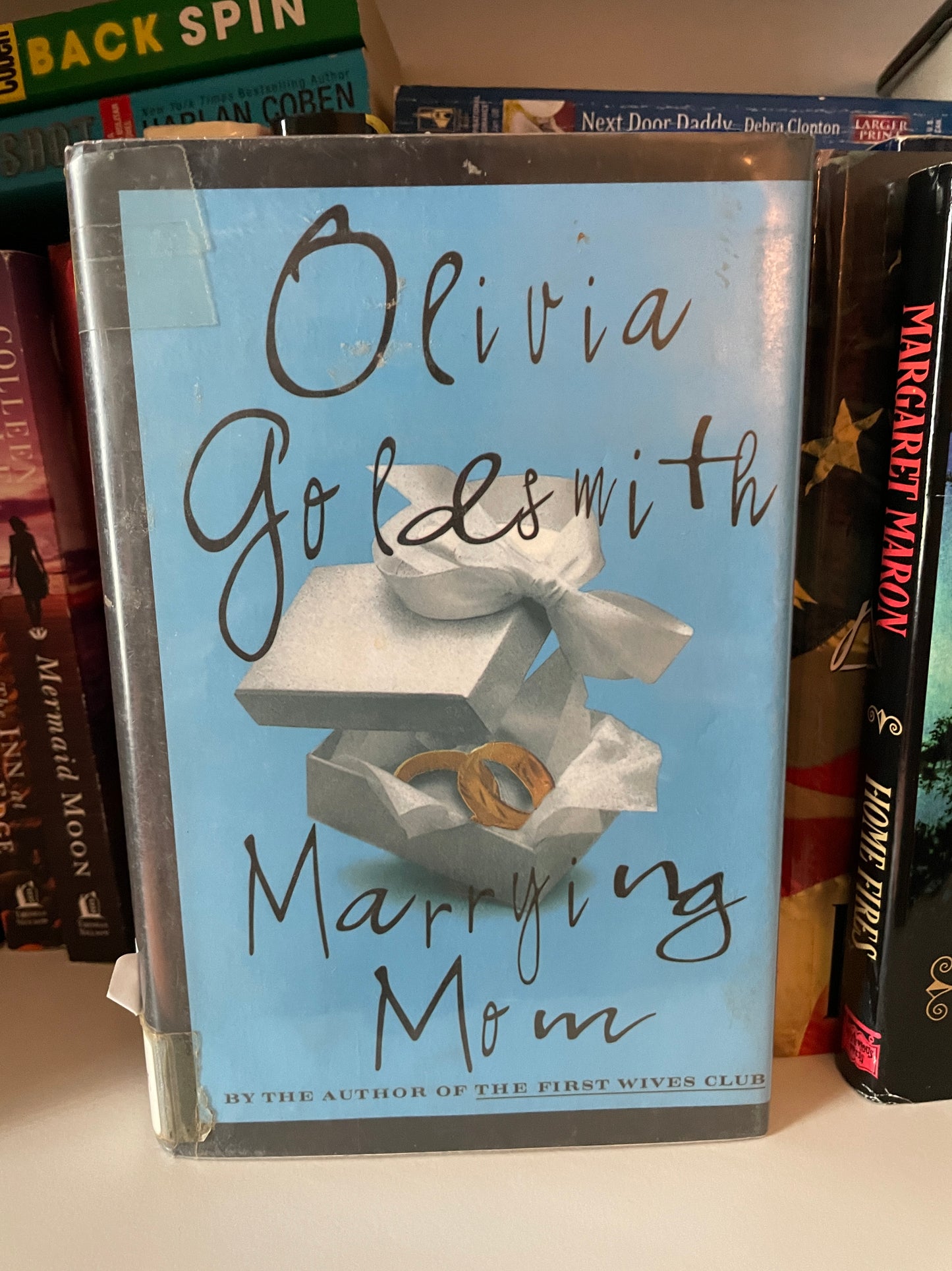 Marrying Mom: A Novel (Large Print)