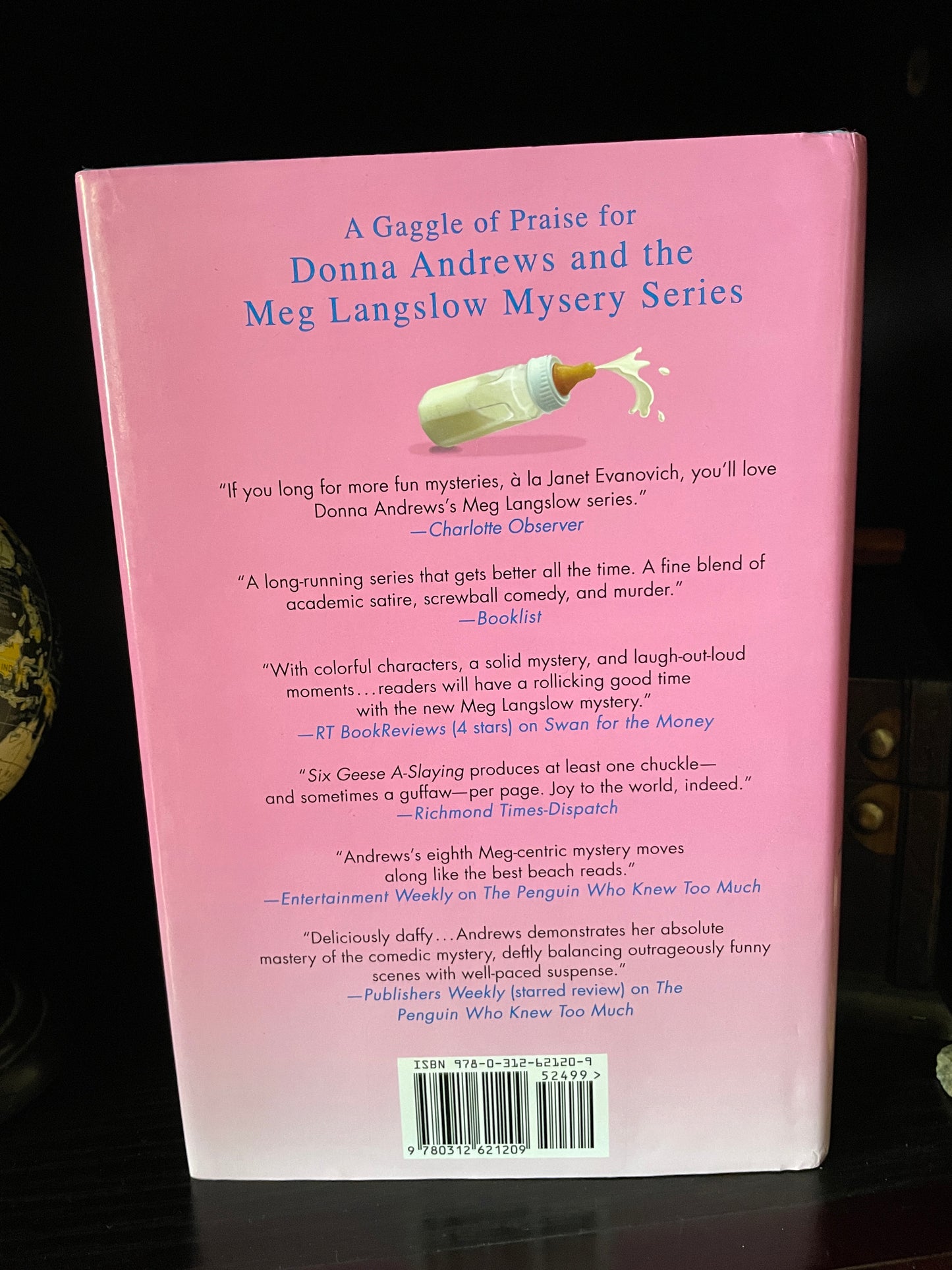 The Real Macaw: A Meg Langslow Mystery