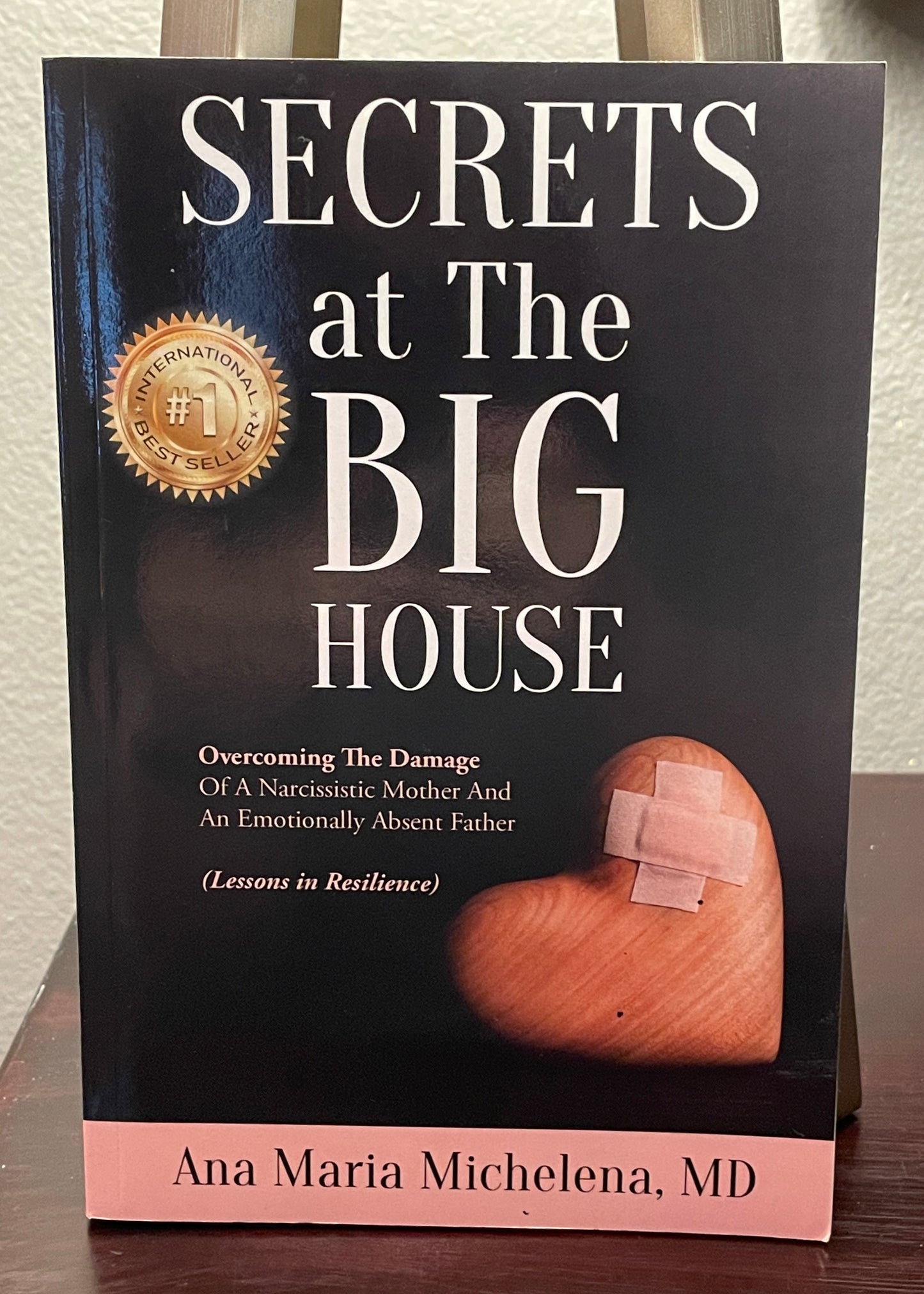 Secrets at The Big House: Overcoming The Damage Of A Narcissistic Mother And An Emotionally Absent Father (Lessons in Resilience)