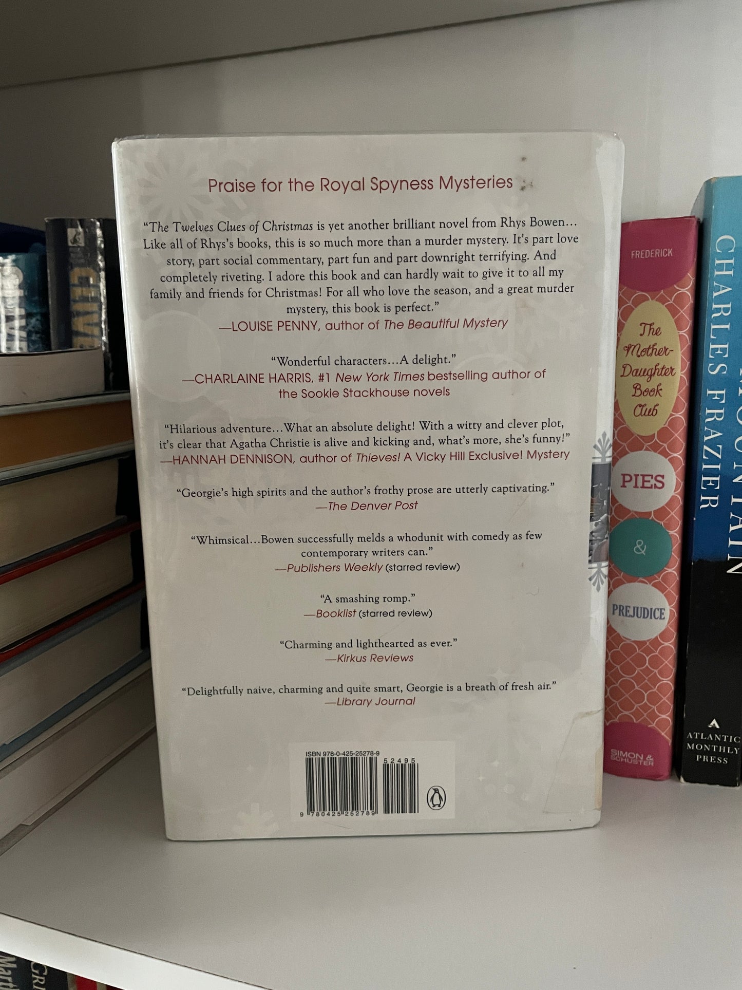 The Twelve Clues of Christmas (A Royal Spyness Mystery)